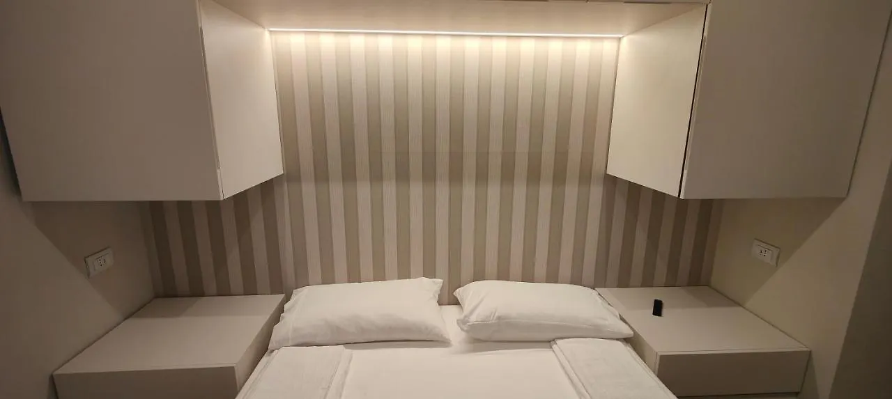 Marcora 6 G Luxury Living Apartment Milan 0*,  Italy
